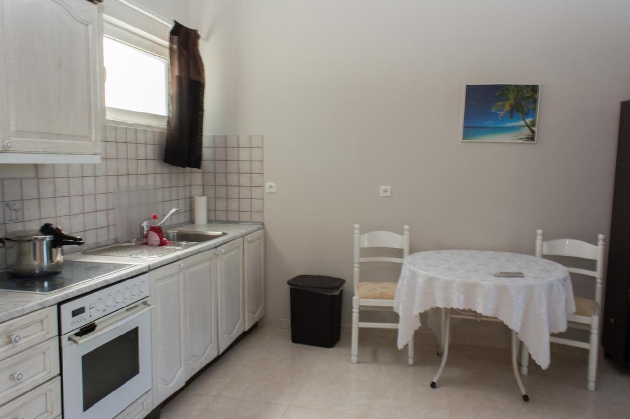 Doroufi Apartament *